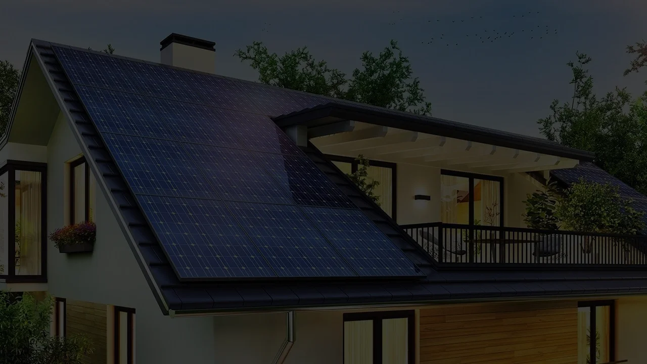 Modern house with solar panels on the roof, showcasing renewable energy.